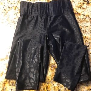 Carbon 38 leopard leggings
